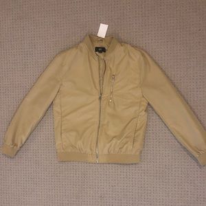 Never wore this jacket and I want someone to enjoy